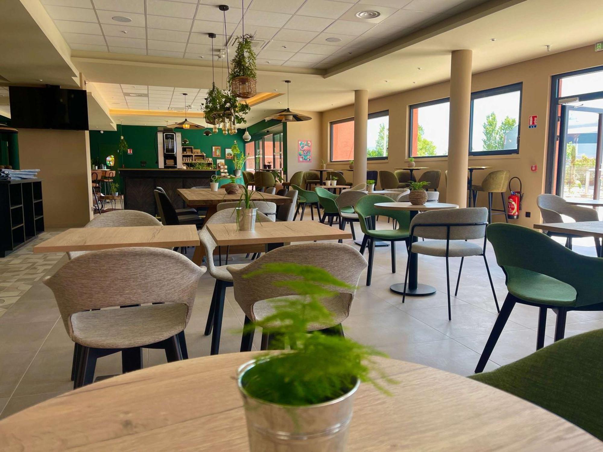 Ibis Budget Porte de Camargue Saint-Martin-de-Crau Buitenkant foto