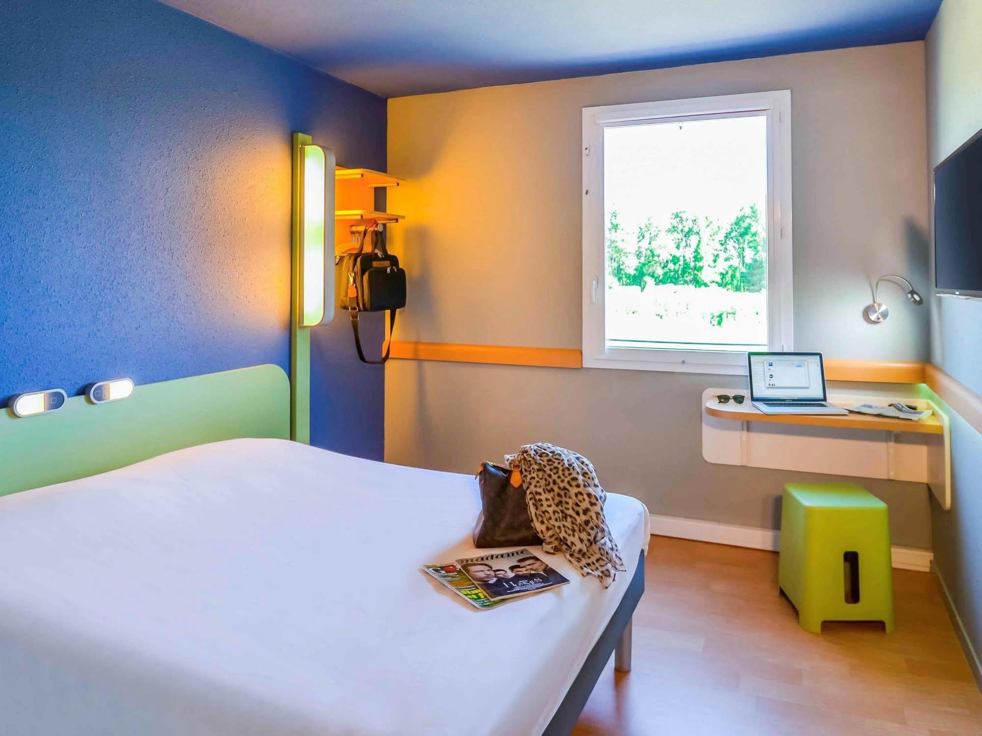 Ibis Budget Porte de Camargue Saint-Martin-de-Crau Buitenkant foto
