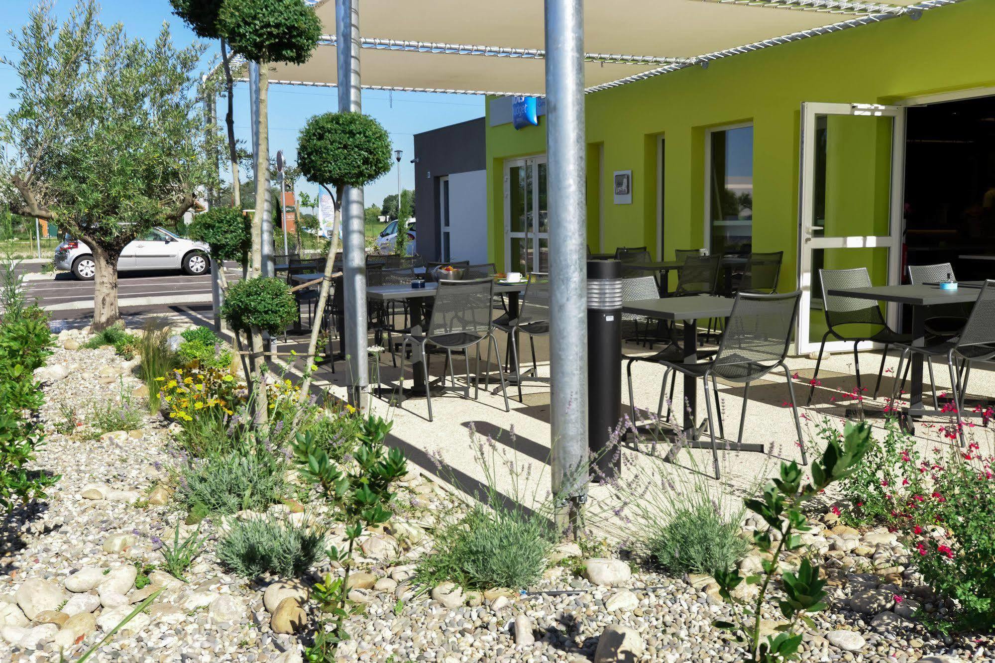 Ibis Budget Porte de Camargue Saint-Martin-de-Crau Buitenkant foto